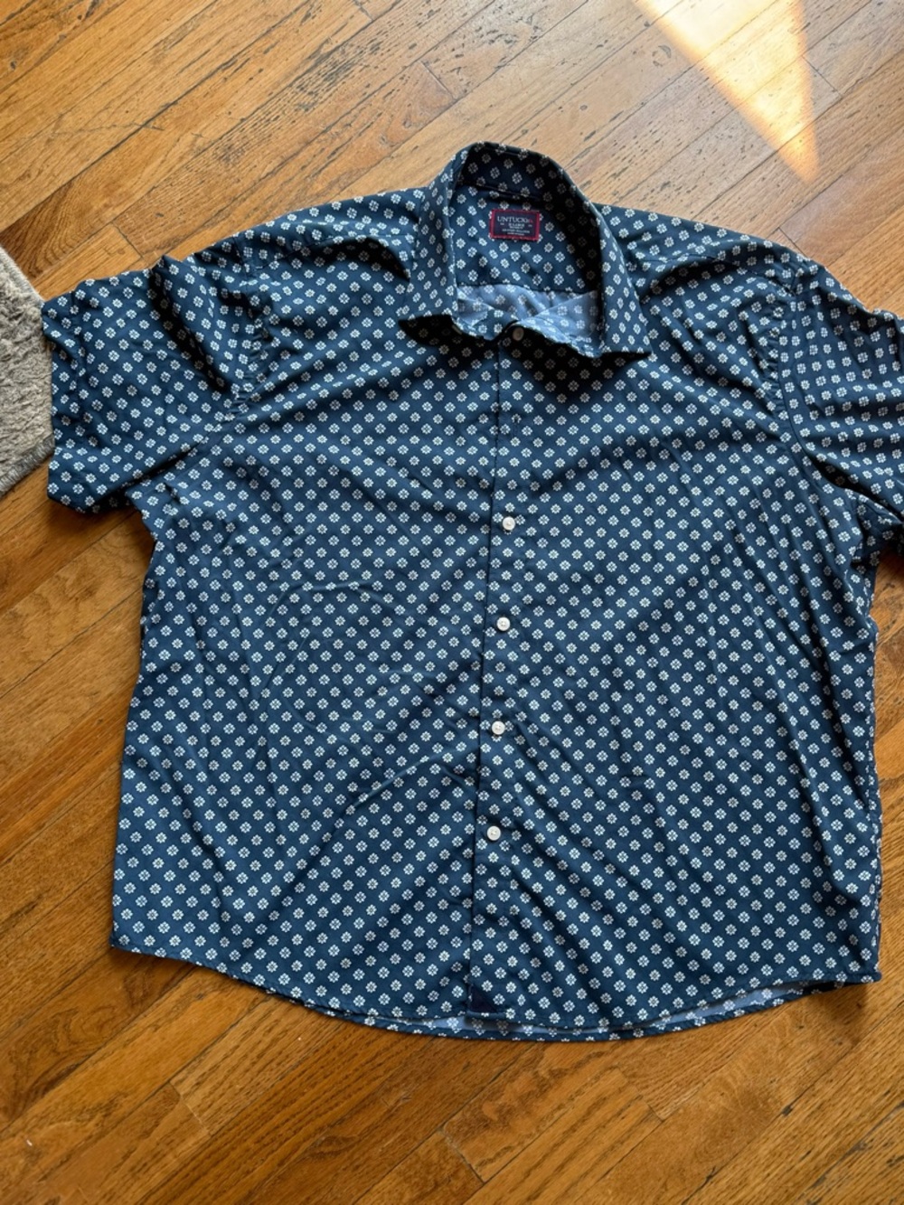 UNTUCKit Navy Short-Sleeve Button-Down with White Geo Print